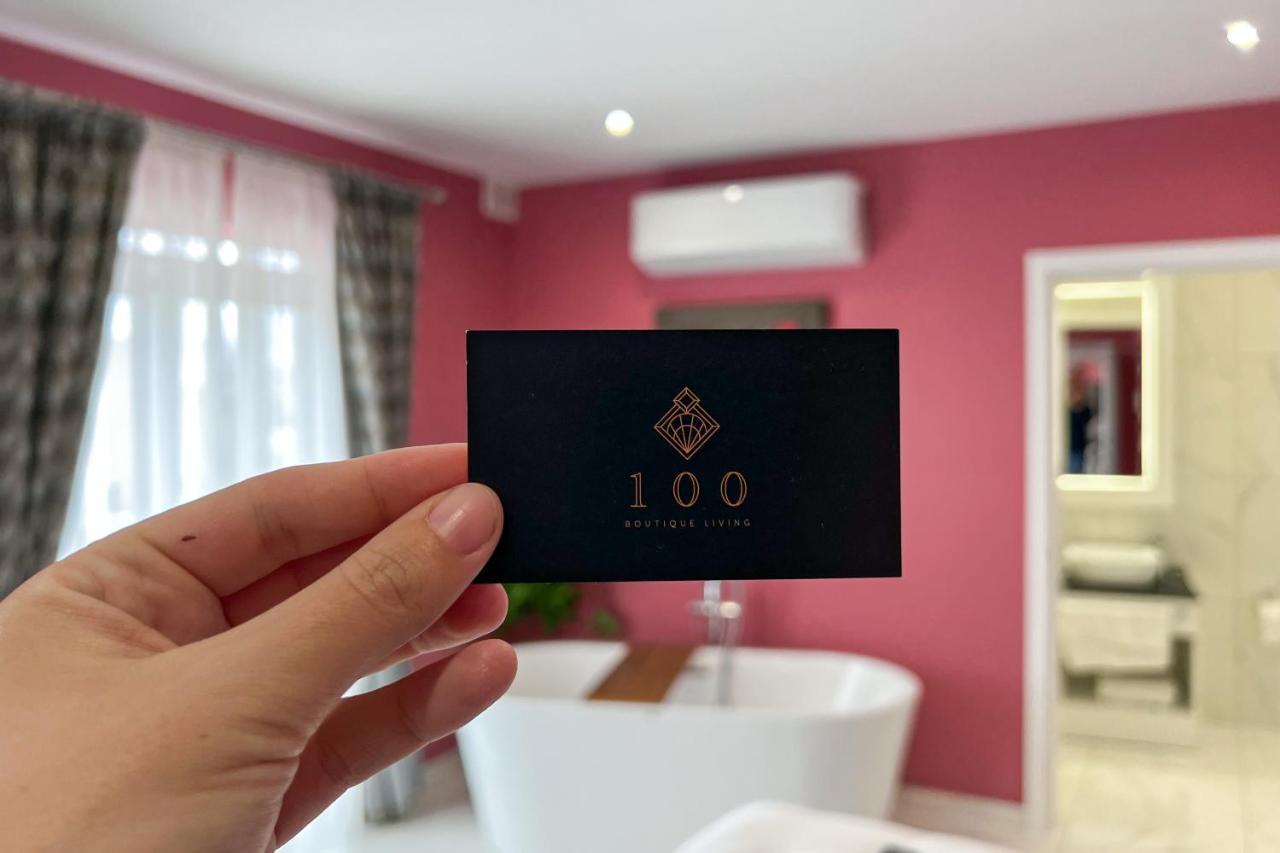 100 Boutique Living *